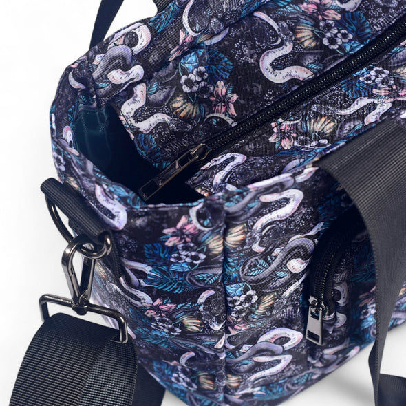 Venom Grove Medium Venture Tote