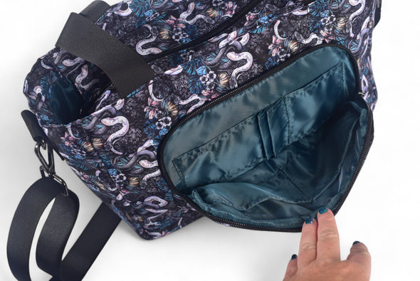 Venom Grove Medium Venture Tote