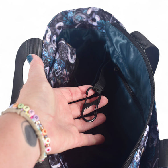 Venom Grove Medium Venture Tote